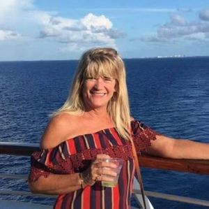 Meet your Posher, Elaine